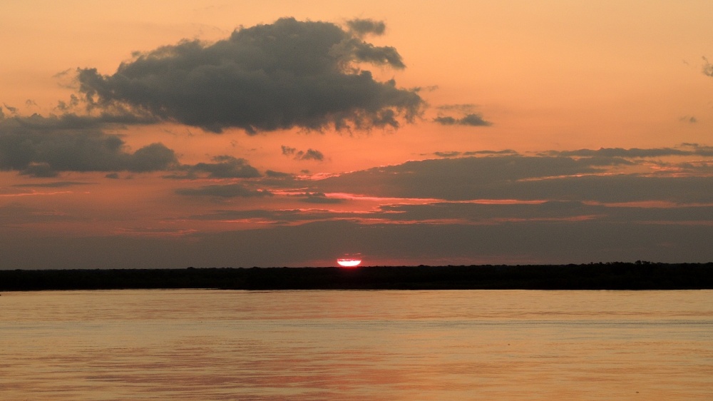 "Atardecer con nubes" de Sebastin Snchez