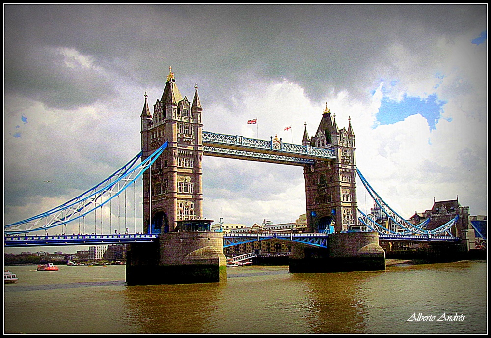 "El Imponente Tower Bridge" de Alberto Andrs Melo