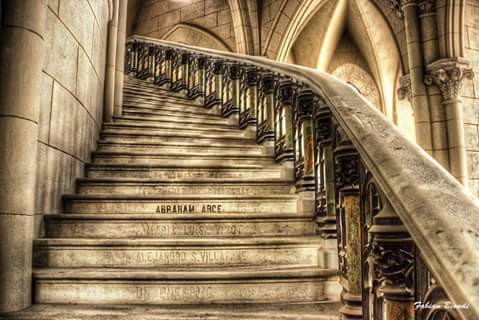 "Escalera al cielo (literal)" de Fabian Biondi