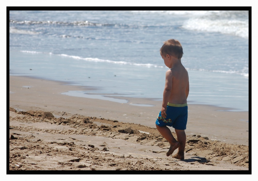 "Caminando en la playa" de Daniela Saenz