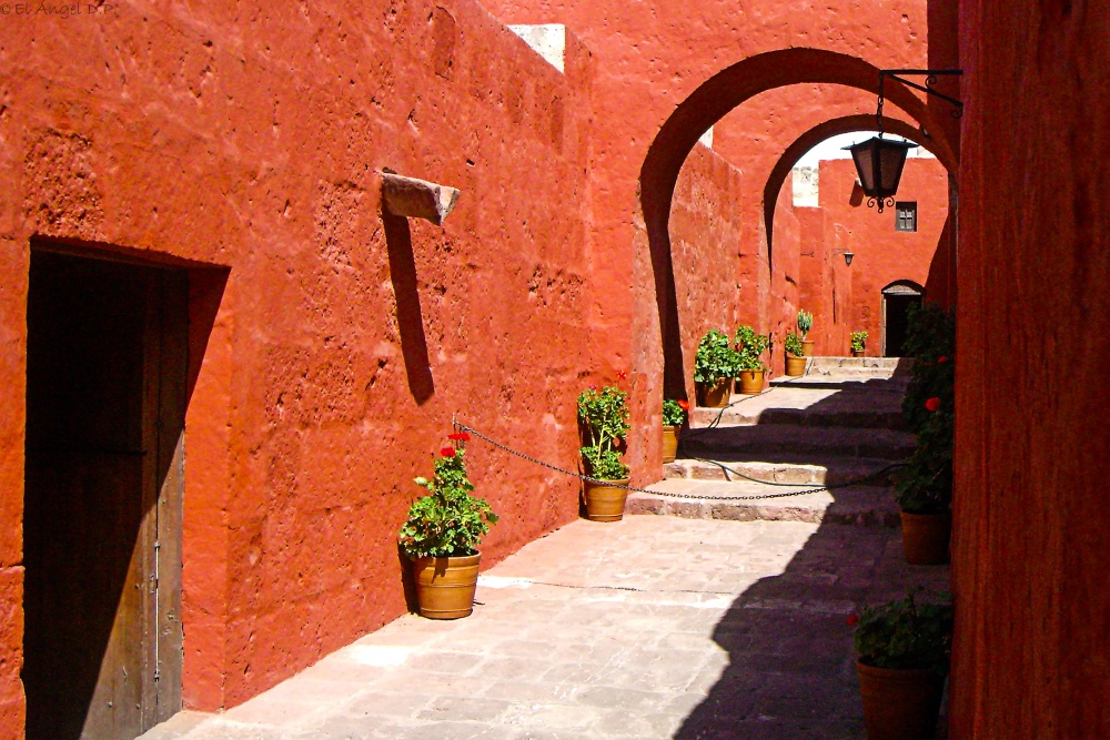 "Luz y sombra en Arequipa" de Angel De Pascalis