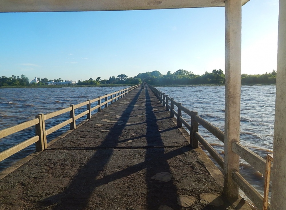 "Escenas de Pta Lara n 8: `Desde el muelle `" de Jos Luis Mansur