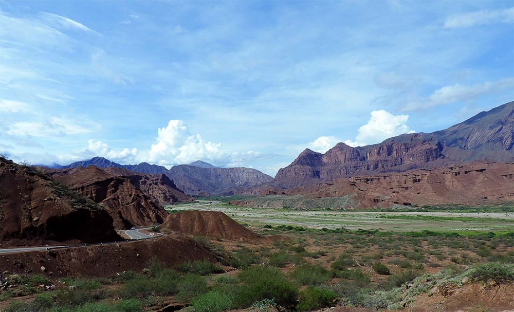 "Valles Calchaquies" de Ana Maria Real