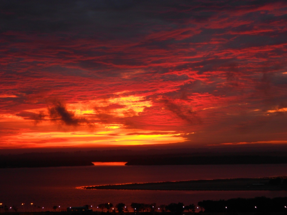 "Amanecer Infernal" de Claudio Alejandro Camparo