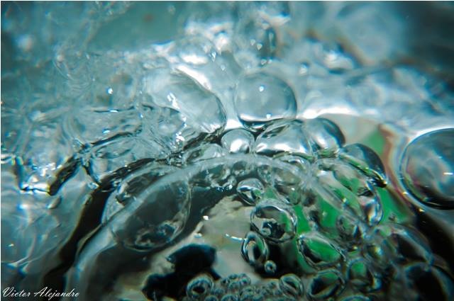 "burbujas de agua 2" de Victor Alejandro Sanchez Bermudez