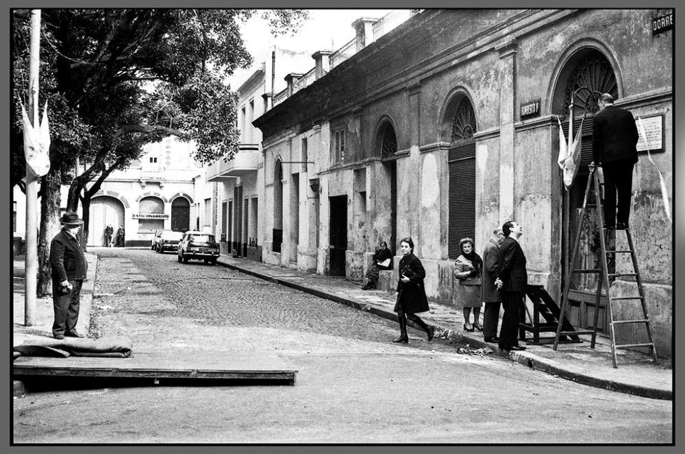 "Engalanando el barrio" de Jorge Vicente Molinari