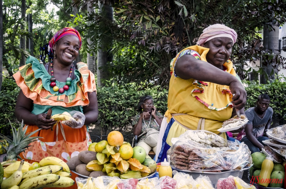 "Frutas y cocadas" de Luis Fernando Somma (fernando)