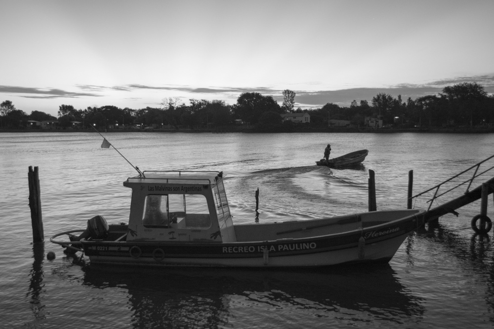 "Botes al atardecer" de Daniel De Bona