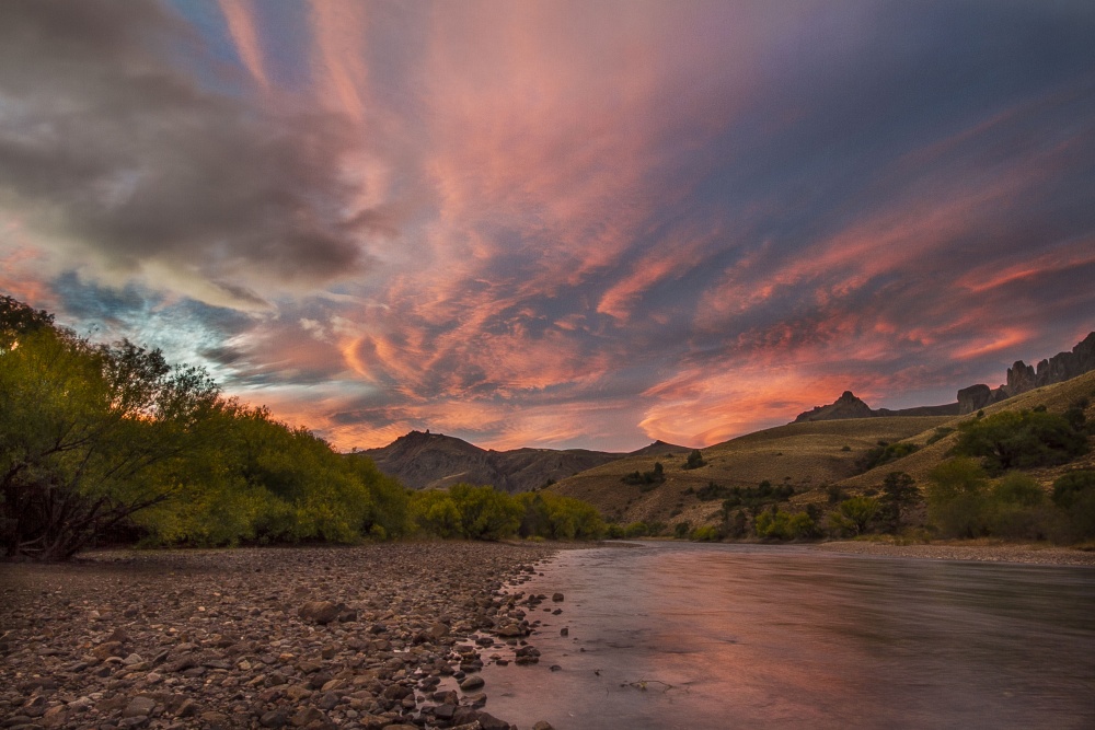 "Limay oscureciendo" de Ricardo Wychlo