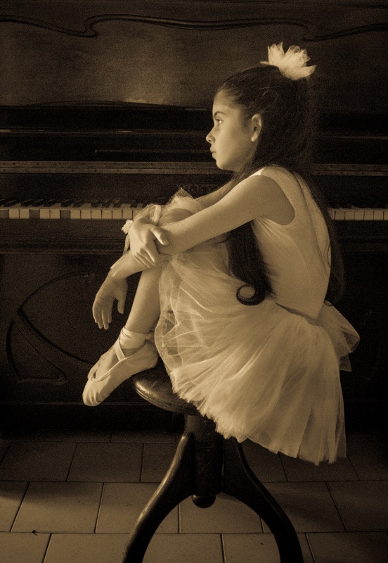 "La nia y su piano" de Lorna Aguirre