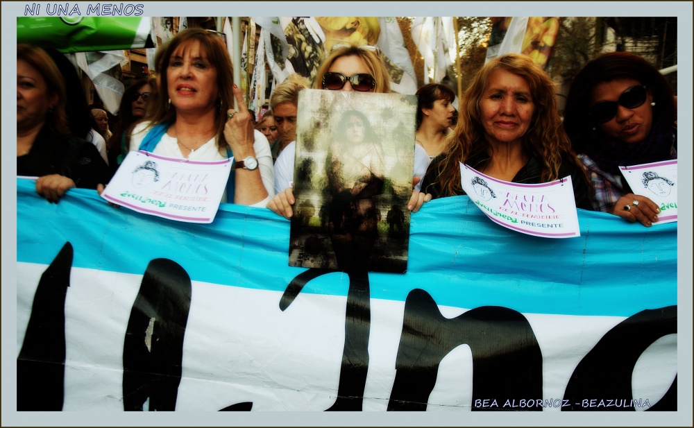 "Contra el Femicidio y la violencia de genero" de Bea Albornoz - ( Beazulina )