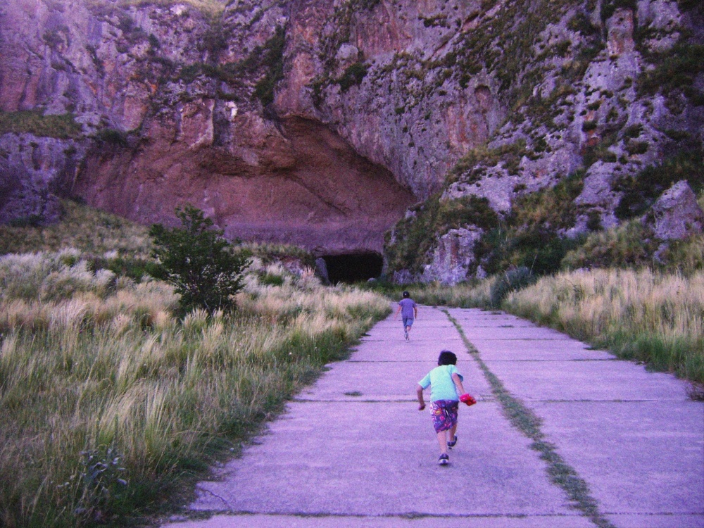 "Cueva...casa" de Cristina de Los Angeles Fernndez