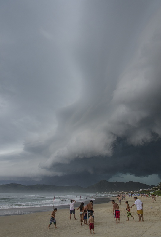 "Tormenta sorpresa" de Mercedes Soledad Niemszon