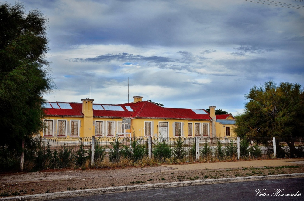 "LA VIEJA ESCUELA" de Victor Houvardas