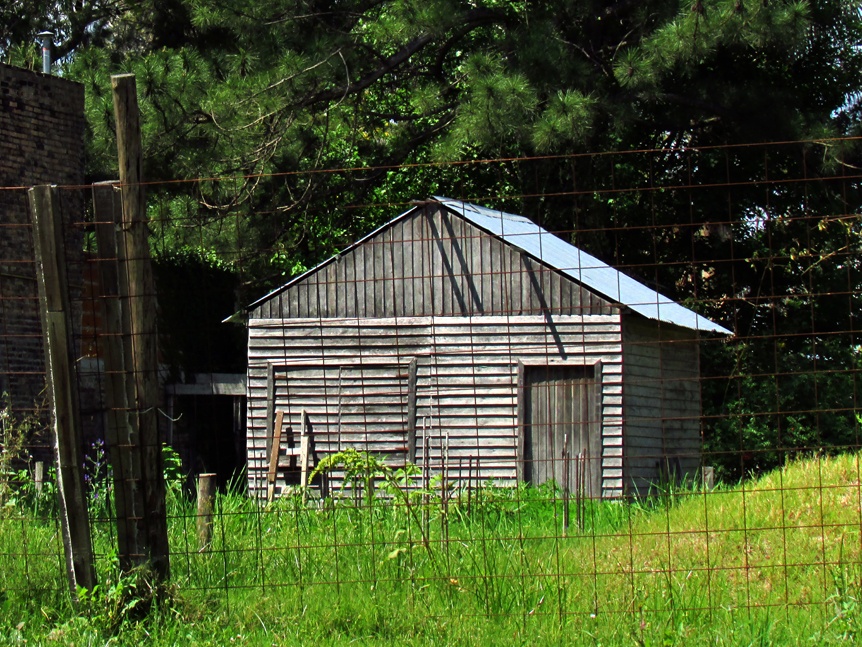 "sin pitar (casas del inetrior)" de Jorge Mariscotti (piti)