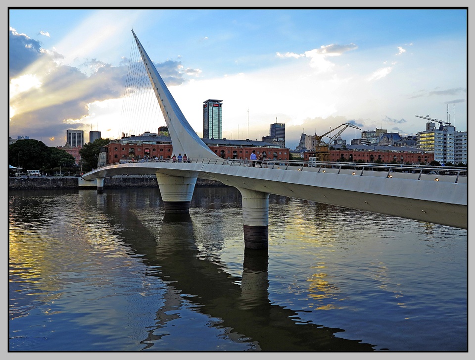 "Suaves luces sobre el puente" de Jorge Vicente Molinari