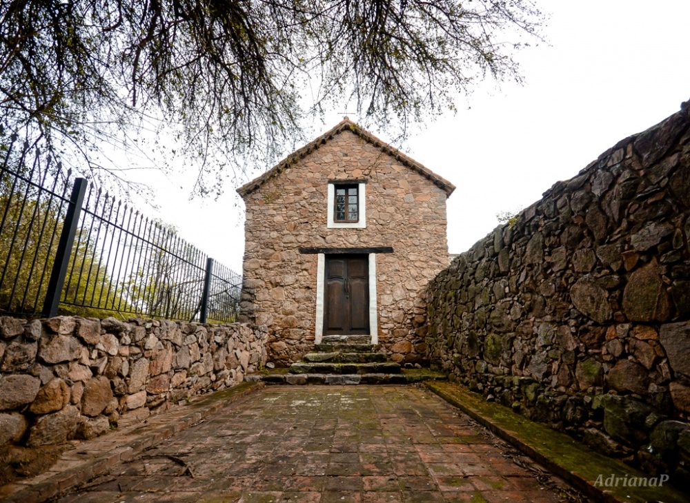 "Una capilla en el camino Real" de Adriana Pellegrinelli