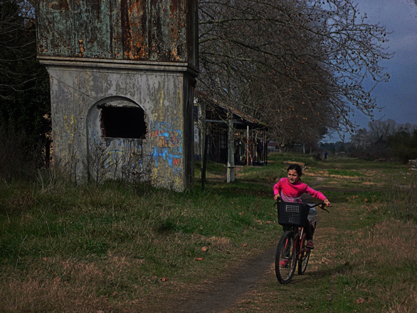 "Nia en bicicleta" de Ricardo S. Spinetto