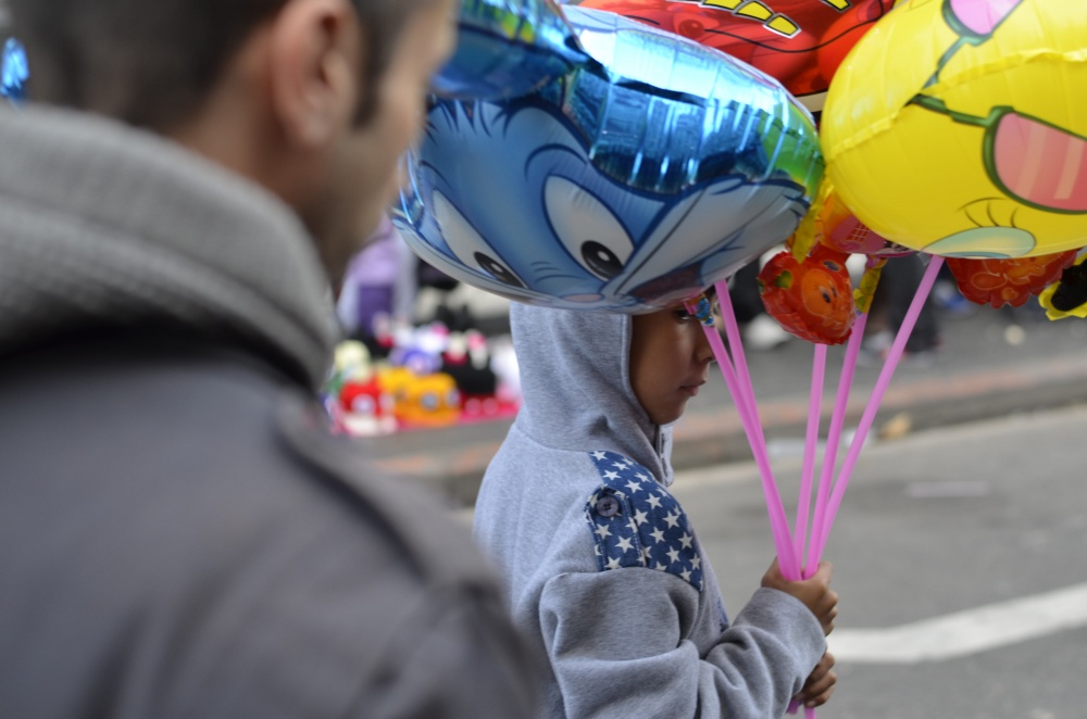 "Nio vendiendo globos" de Mariano Lipezker