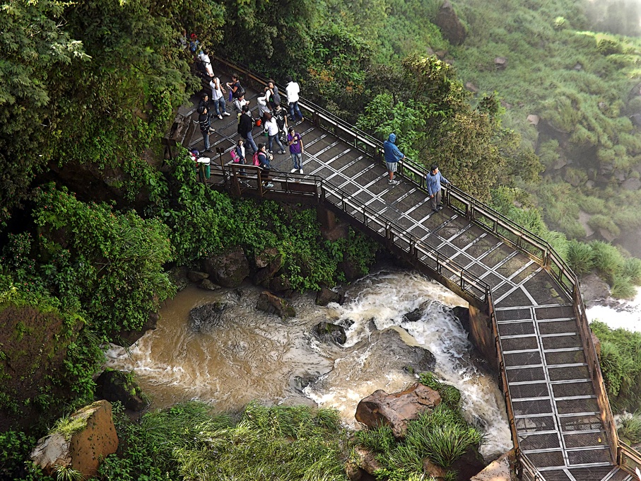 "Pasarela en Cataratas del Iguaz, Nro. 1" de Ricardo S. Spinetto