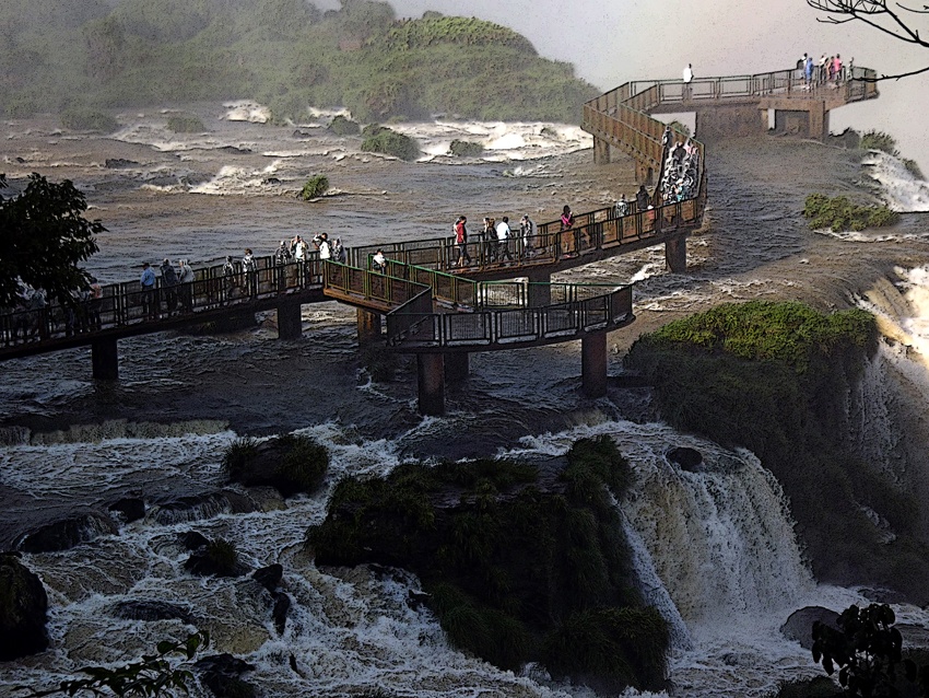 "Pasarela de Cataratas" de Ricardo S. Spinetto