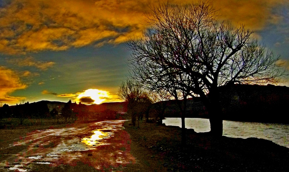 "Las primeras luces sobre el Rio Chimehuin" de Gustavo Luben Ivanoff