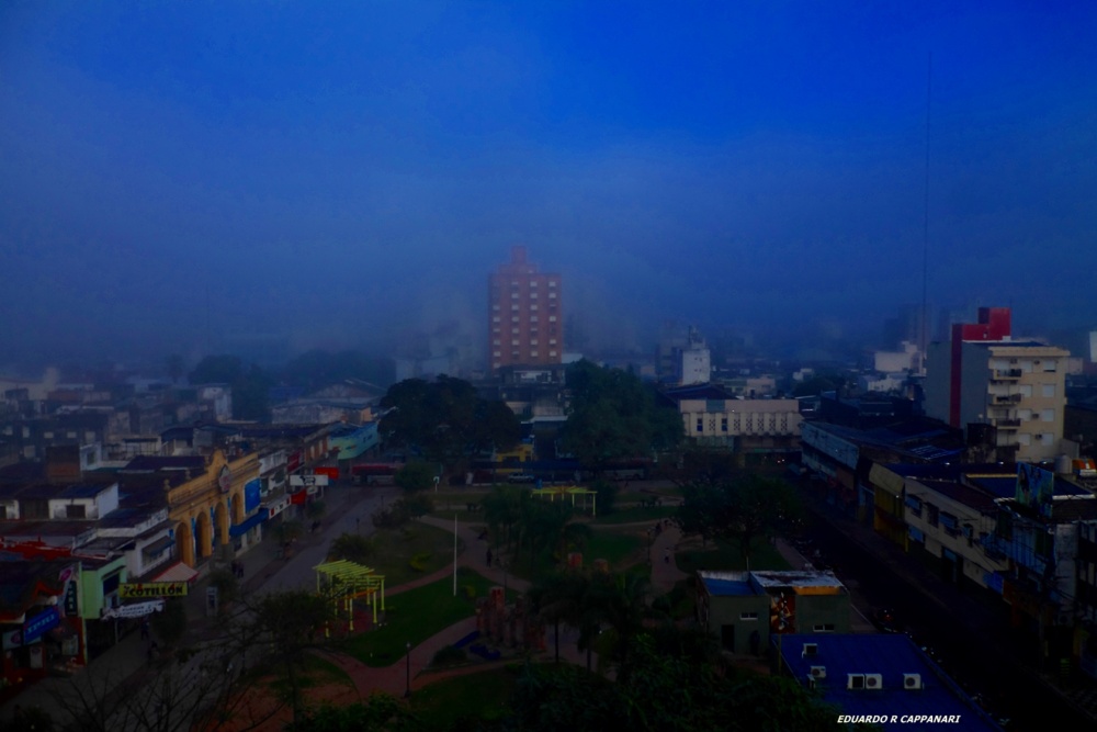 "Un da de niebla En Corrientes" de Eduardo Rene Cappanari