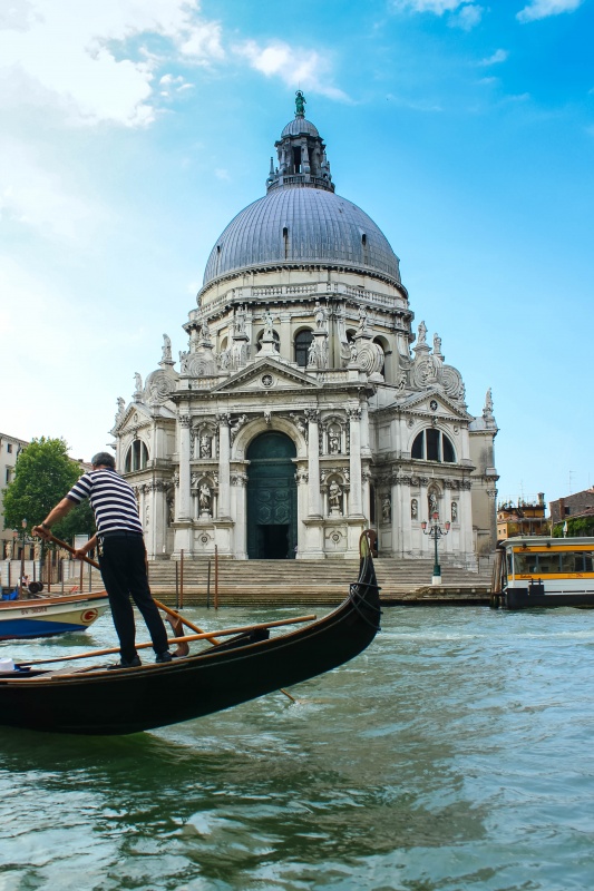 "Baslica de Santa Maria della Salute" de Mauricio R. Barbiani