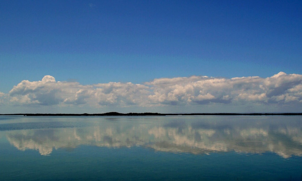 "Espejo de Cielo y Mar" de Hugo Miraglia