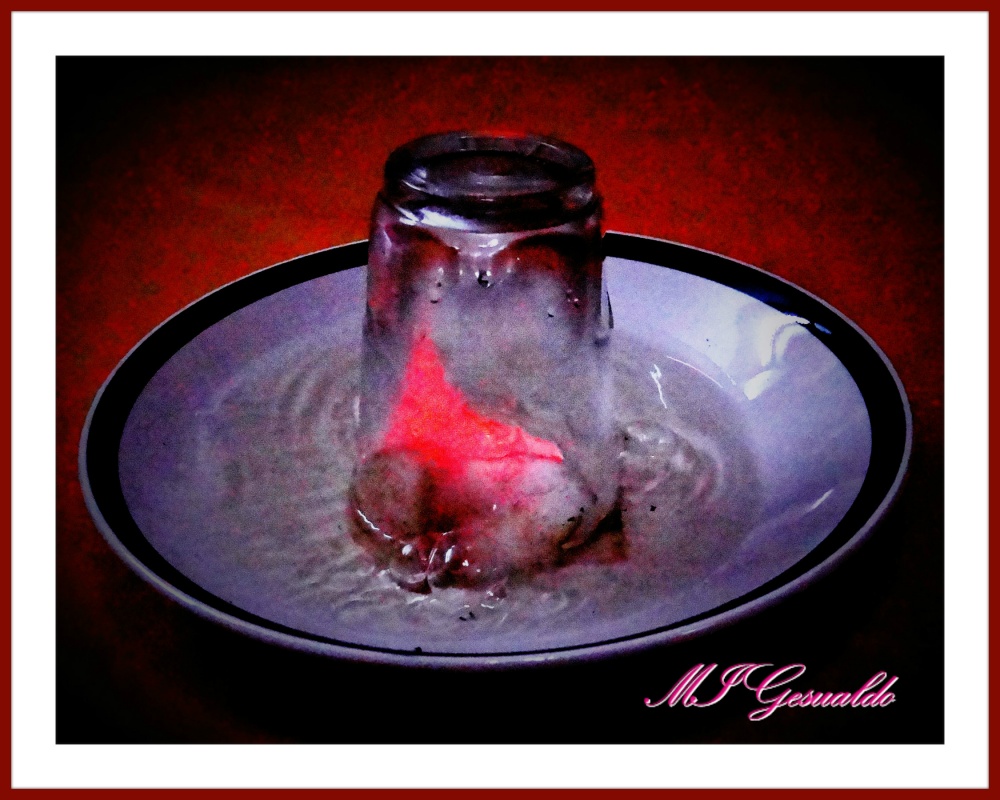 "fuego dentro del vaso...." de Margarita Gesualdo (marga)