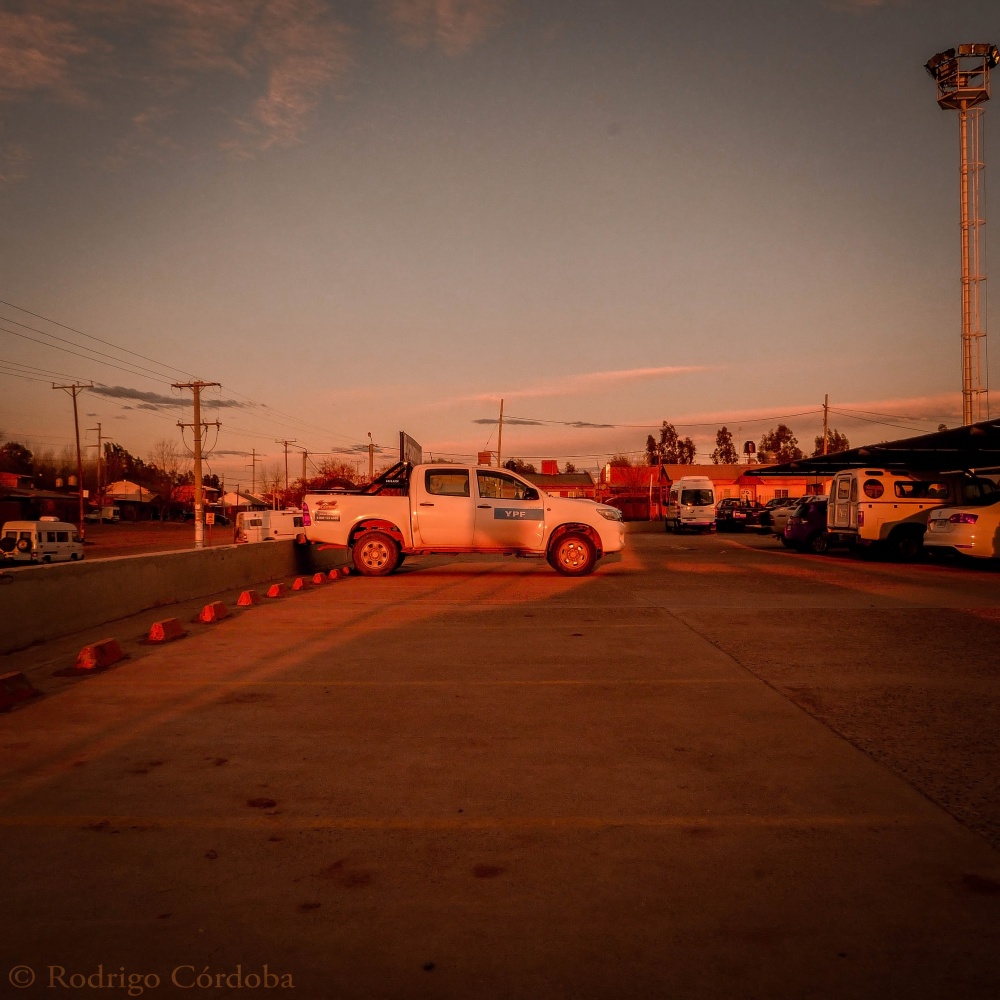"Atardecer en el estacionamiento" de Rodrigo Cordoba