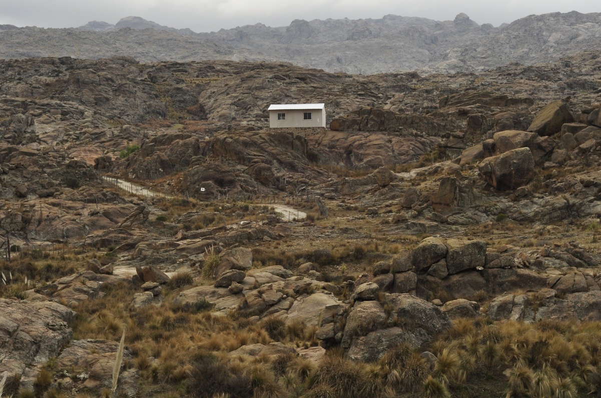 "Nueva casa, sobre rocas de 60.000.000 aos de edad" de Ral Cancela