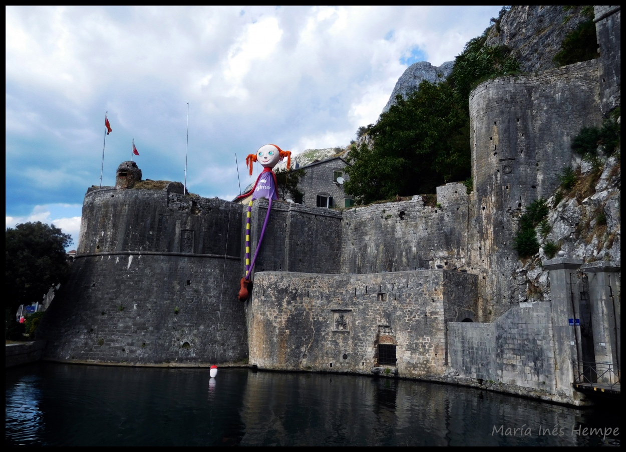 "Custodiando la muralla" de Mara Ins Hempe