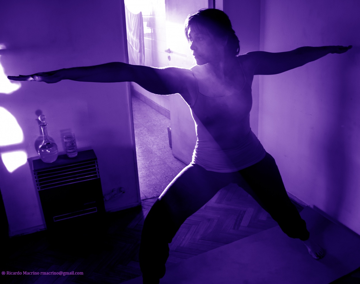 "Laura, Yoga, Luz" de Ricardo Macrino