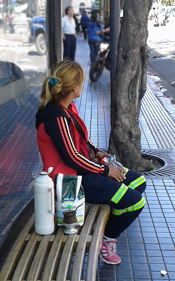 "Esperando al bondi" de Jorge Alberto Montero