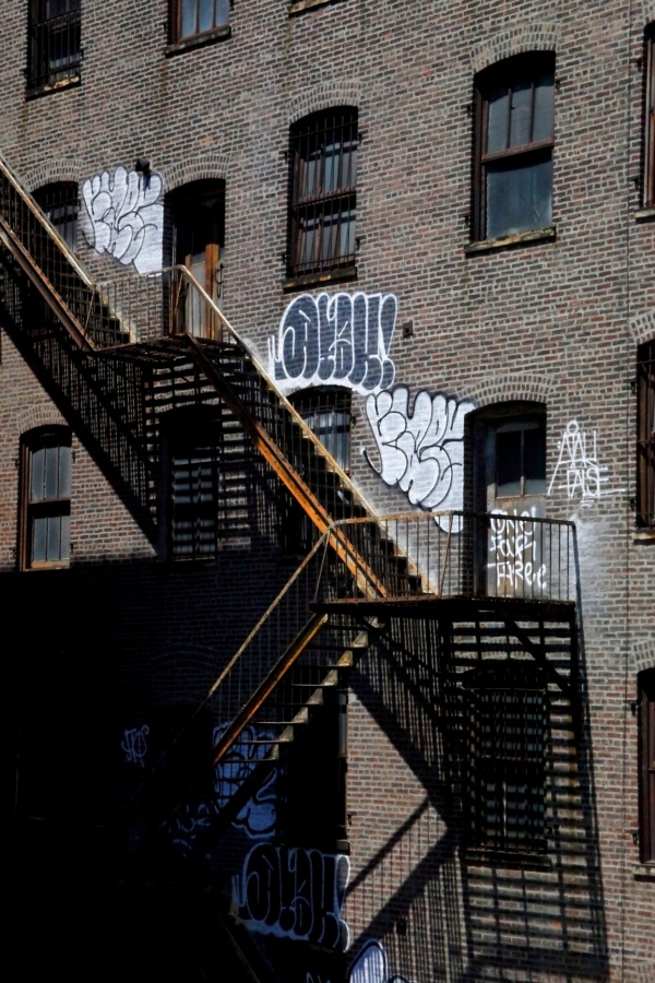 "Escaleras de N.Y." de Francisco Luis Azpiroz Costa