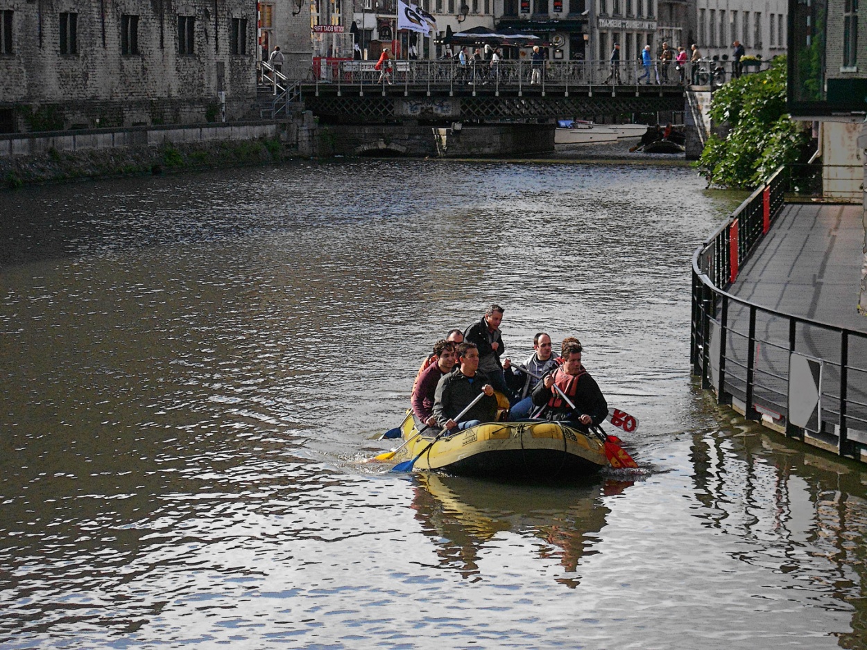 "En bote por Brujas" de Ricardo S. Spinetto