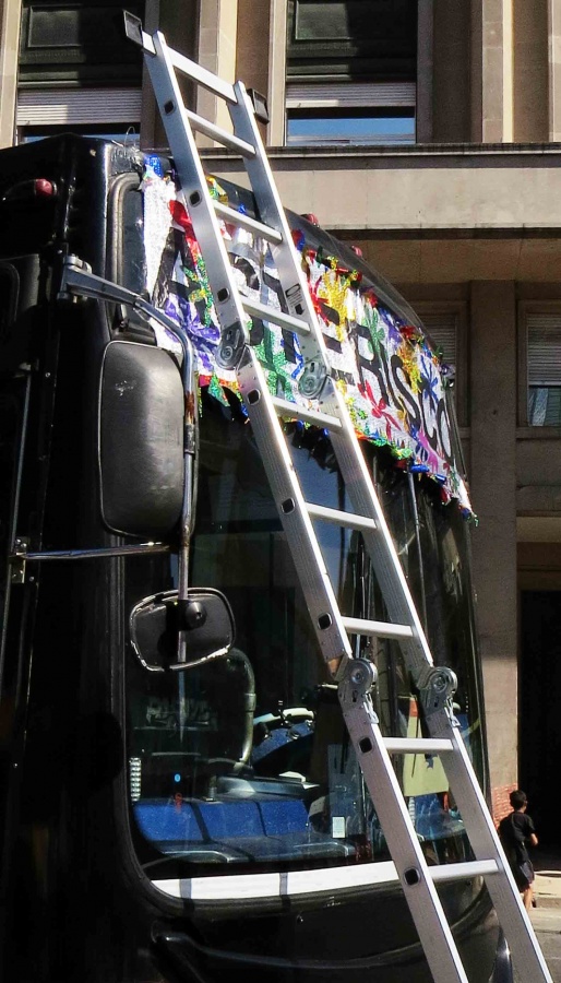 "`Preparando para la Marcha del orgullo gay`" de Iris Elizabeth Scotto