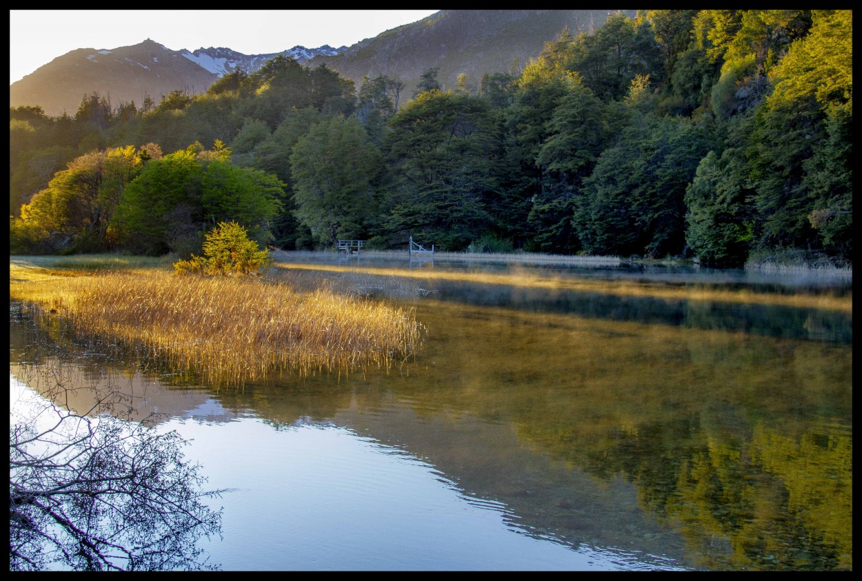 "Amanecer en `Los Rpidos`" de Ricardo Wychlo