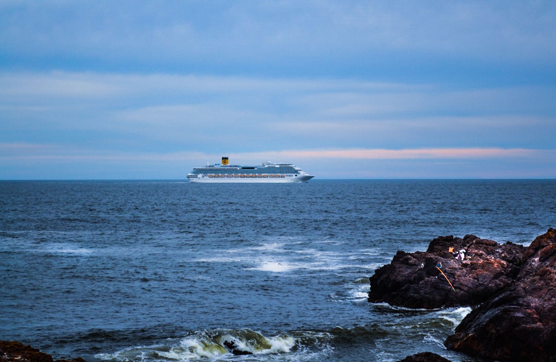 "` EL PESCADOR Y EL CRUCERO`" de Graciela Larrama