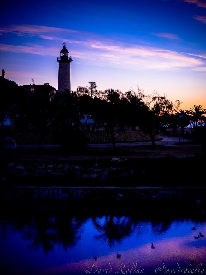 "lighthouse reflection" de David Roldn
