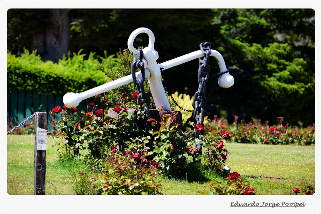 "Anclado en el jardn" de Eduardo Jorge Pompei