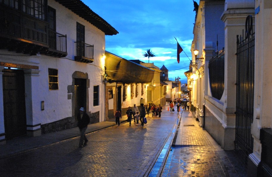 "`Anocheciendo en Bogot!" de Danny Mclean