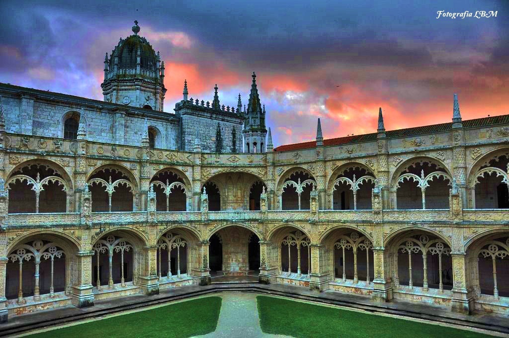 "Interior Monasterio de Los Jernimos" de Luis Blasco Martin