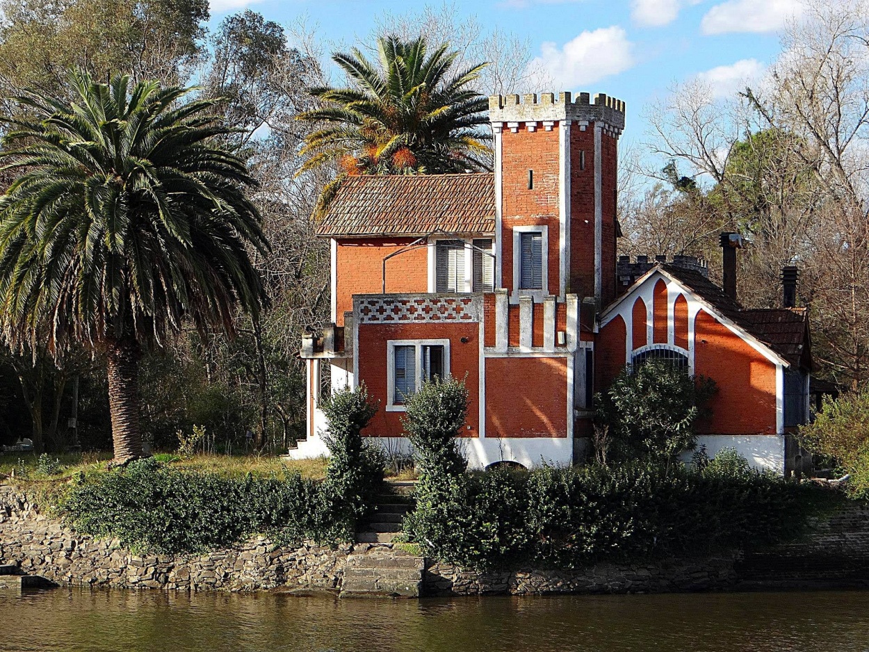 "Castillo en la Isla" de Alejandra Crimella