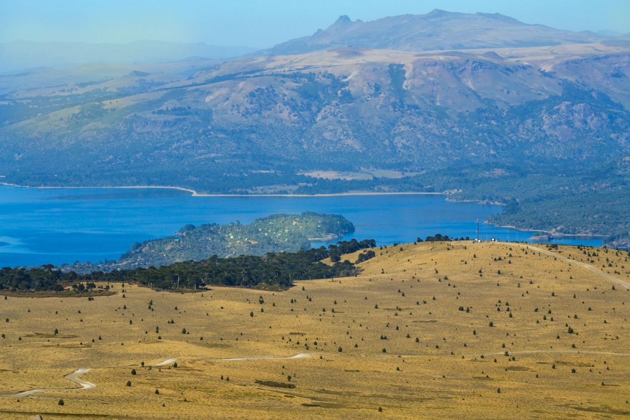 "` VOLCAN BATEA MAHUIDA`" de Graciela Larrama