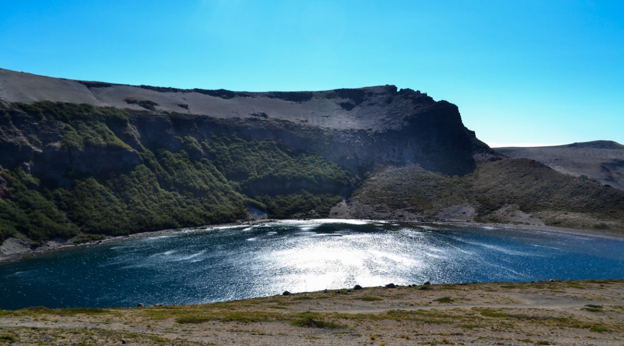 "` CRATER DEL VOLCAN`" de Graciela Larrama