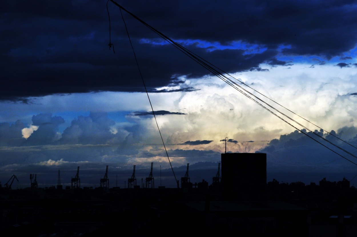 "Cielos de Mi Ciudad..." de Silvia Emilia Guerra