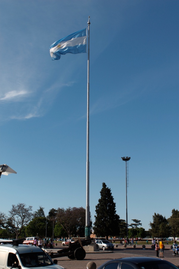 "Monumento a la bandera II" de Julio Gustavo Vergara