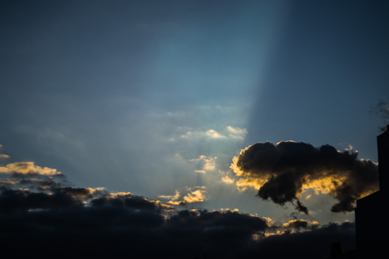 "` NUBES, SOL , FORMAS.." de Graciela Larrama